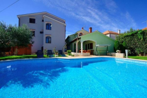 Family friendly apartments with a swimming pool Zadar - 16336